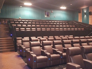 Atlas Cinemas’ EastGate location in Cleveland, Ohio recently upgraded its seating with 723 recliners from Atom Seating.