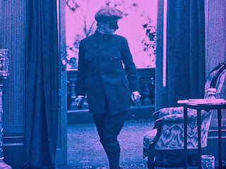 Filibus was recently remastered by the Eye Filmmuseum. A 2K Scan was created from a restored negative, with tinting and toning exactly matched to the original 1915 Desmet tinted-and-toned 35mm nitrate print.