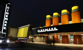 In a move that may offer some clues regarding the ways that exhibitors and streaming companies can work together effectively, Cinemark announced today that it will be showing Netflix’s Army of the Dead in both Cinemark XD and digital cinema auditoriums across its domestic circuit beginning May 14. Tickets are on sale now at Cinemark.com and on the Cinemark mobile app to watch the much-anticipated Zack Snyder film in theatres before it is available on Netflix on May 21.