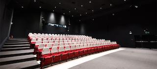 To deliver cinema-quality sound in the renovated Lido 1 theatre, the Mahajak team deployed JBL AC599 two-way loudspeakers, 9320 cinema surround speakers and high-powered ASH6118 subwoofers to deliver 7.1 surround sound with extended bass response