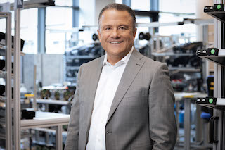 After more than four successful years at Arri executive board member Dr. Michael Neuhaeuser has decided to devote himself to new professional challenges.