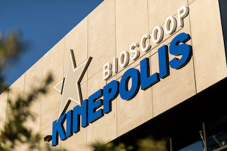 Kinepolis announced today that it recorded a strong recovery in its operating results and free cash flow in the first half of 2022. The group saw a progressive recovery in cinema attendance in all countries, with including countries that initially were underperforming. The summer holiday season, though, started promisingly, but was then plagued by the heat wave, the company said.