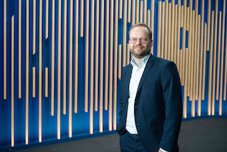 Lars Weyer has been appointed as a new executive board member and chief financial officer of Arri. The announcement was made by the supervisory board of the global film technology company. In this position, Weyer is responsible for the finance, human resources, IT, and facility management departments.