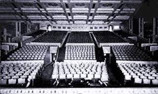 One of the earliest examples of stadium theatres in exhibition was the Princess Theatre, which opened in Honolulu in the 1920s. It had sharply raked rows of seats from the front of the screen towards the ceiling.