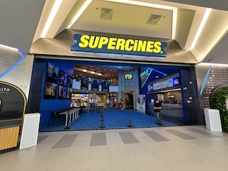 Supercines, Ecuador’s largest cinema chain, has just opened the 10-screen multiplex Supercines Orellana, which has been equipped with Christie cinema technology, including RGB pure laser projectors, Christie Vive Audio and LCD digital signage displays. T&T Cinema supplied and installed all Christie equipment in the new complex.